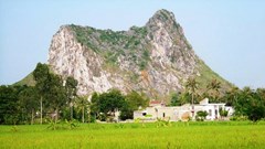 Di tích quốc gia lèn Hai Vai (Diễn Châu, Nghệ An) bị đào bới nham nhở: UBND xã Minh Châu “cho phép” xâm phạm di tích