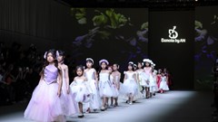 Mẫu nhí quảng bá văn hóa Việt tại Shanghai Fashion Week AW24