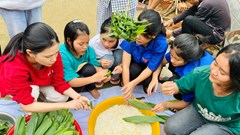 Đưa Tết Ngã Rạ của đồng bào Cor vào trường học