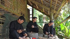 Về Thẩm Rộc nghe gỗ kể chuyện