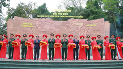 Lễ khánh thành Bức phù điêu “Bác Hồ nói chuyện với cán bộ, chiến sĩ Đại đoàn Quân Tiên Phong”