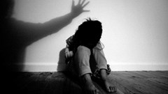 Khởi tố cha dượng xâm hại con gái riêng của vợ