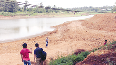 ĐẮK LẮK: Phó Chủ tịch xã ngang nhiên lấp, lấn hồ chứa nước công làm của riêng