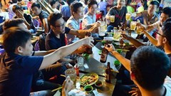 Phòng, chống tác hại của rượu bia: Sức khỏe người dân hay vì lợi ích đồng tiền?