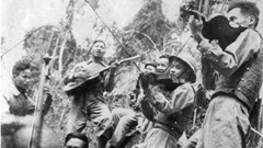 Trưng bày " Văn học - Nghệ thuật trong kháng chiến (1945-1954)”: Sống lại những tháng năm lịch sử