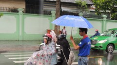 Ưu tiên thí sinh và giáo viên phải qua đò, phà để dự thi