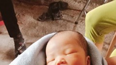 Quảng Bình: Bé gái sơ sinh 10 ngày tuổi bị bỏ rơi trên cầu