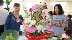 Hà Nội: Hội thi cắm hoa nghệ thuật “Gia đình – vòng tay yêu thương”