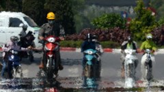 “Thành phố trong mây” Fansipan hấp dẫn du khách giữa đợt nóng kỷ lục