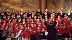 Dàn hợp xướng nam Philadelphia (Mỹ) biểu diễn tại Hội An