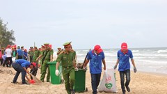Ra quân làm sạch biển 2018