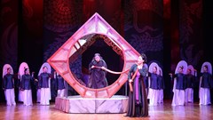 Người đi tìm minh chủ: Làm sang cho sân khấu cải lương