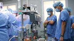 Tưởng viêm phổi hoá ra bị khối u chèn ép ở ngực