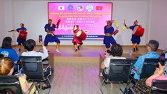 Nghệ sĩ quốc tế đem không khí Festival vào bệnh viện