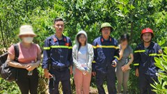 Cứu 3 nữ sinh bị mắc kẹt trên núi do lạc đường