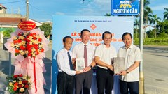 Gia đình cố GS Nguyễn Lân tặng 200 đầu sách cho Huế