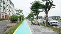 Huế kẻ làn đường dành cho xe đạp trên vỉa hè 