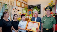 Truy tặng Huân chương Bảo vệ Tổ quốc hạng Ba cho Phó trưởng Công an phường hi sinh 