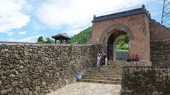 Du khách vượt đèo, check-in di tích Hải Vân Quan sau hơn 2 năm trùng tu