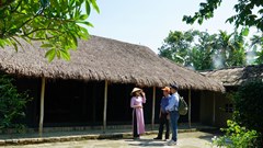 Bài 1: Về nơi lưu dấu chân Người