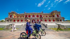 Trải nghiệm xe đạp điện tham quan các điểm di tích Huế