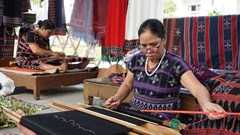 Bảo tồn và phát huy nghề dệt Dèng ở A Lưới, thu hút khách du lịch, góp phần giảm nghèo