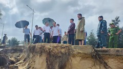 Xử lý khẩn cấp khu vực sạt lở nghiêm trọng ở biển Phú Thuận