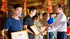 Khen thưởng các nghệ nhân có nhiều đóng góp trong trùng tu điện Thái Hòa