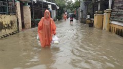 Mưa rất lớn, nước sông lên nhanh, nhiều địa phương ở Huế đã bị lũ “bủa vây”