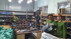 Triệt phá cơ sở sản xuất hàng giả các thương hiệu túi xách nổi tiếng 