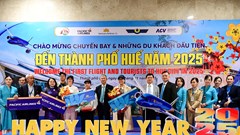 Đón những du khách đầu tiên đến Huế năm 2025 bằng đường hàng không