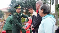 Thành phố Huế: Chăm lo Tết cho người dân vùng biên giới biển 