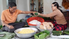 Bánh tét làng Chuồn mang “vị Tết” đến người dân xứ Huế