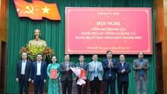 Thành ủy Huế công bố các quyết định về công tác cán bộ