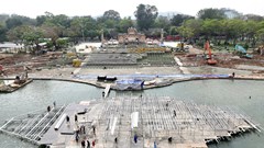 Thi công sân khấu đảm bảo tiến độ cho khai mạc Năm Du lịch quốc gia 2025