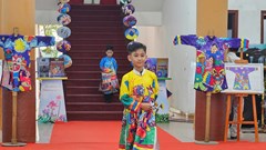 Triển lãm sản phẩm Hội thi Thiếu nhi vẽ tranh “Áo dài và tuổi thơ”