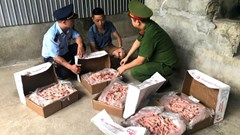 Tiêu hủy 1 tấn chân gà đông lạnh không rõ nguồn gốc
