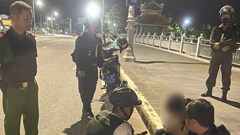 Cảnh sát cơ động kịp thời ngăn chặn một vụ nhảy cầu tự tử
