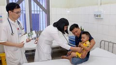 Bé trai 2 tuổi ngừng tim do đuối nước được cứu sống kỳ diệu