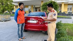 Xử lý thanh niên lái ô tô kéo theo xe tự chế để quay video đăng tiktok