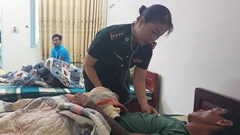 Đã cứu được 8 ngư dân trên tàu cá gặp nạn ở biển Cửa Việt