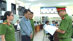 Huế: Khởi tố, bắt tạm giam 2 cán bộ nhận hối lộ