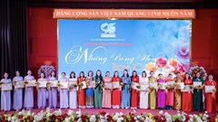 Huế: Tuyên dương 95 “Bông hoa tháng 10”