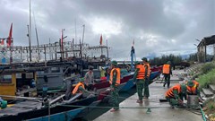 Huế ứng phó bão số 13, cảnh báo mưa lớn gây đợt lũ thứ 4