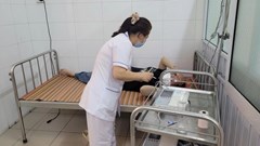 Huế: 14 công nhân nhập viện sau khi ăn trưa, nghi do ngộ độc thực phẩm 