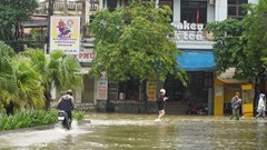 Huế: Sông Bồ vượt báo động 3, nhiều địa phương cho học sinh nghỉ học