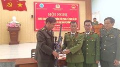 Huế: Người dân xã Nam Đông tự nguyện giao nộp vũ khí, súng tự chế