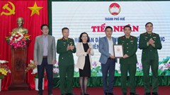 Quân ủy Trung ương - Bộ Quốc phòng tặng 1.000 suất quà cho người dân vùng lũ ở Huế