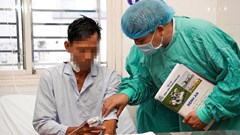 Cắt bỏ 2 thận đa nang gần 10kg và ghép thận thành công cho một bệnh nhân