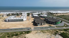 Khu nghỉ dưỡng hàng trăm triệu USD ven biển Lăng Cô sẽ hoạt động sau Tết